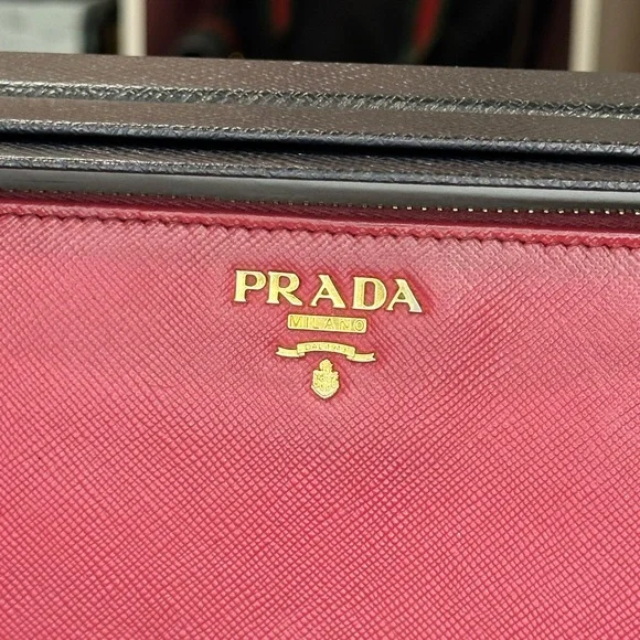 Prada Saffiano Zippy Wallet - Picture 2 of 15